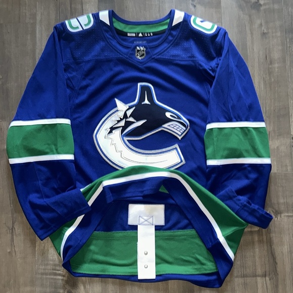Vancouver Canucks Adidas Jersey - Picture 5 of 6